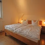 Doppelhaushaelfte, Nyaraló *
