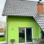 Nyaraló Doppelhaushaelfte, Zingst
