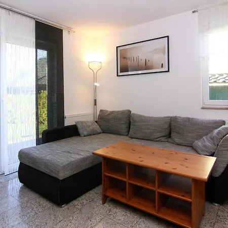 Doppelhaushaelfte, 別荘